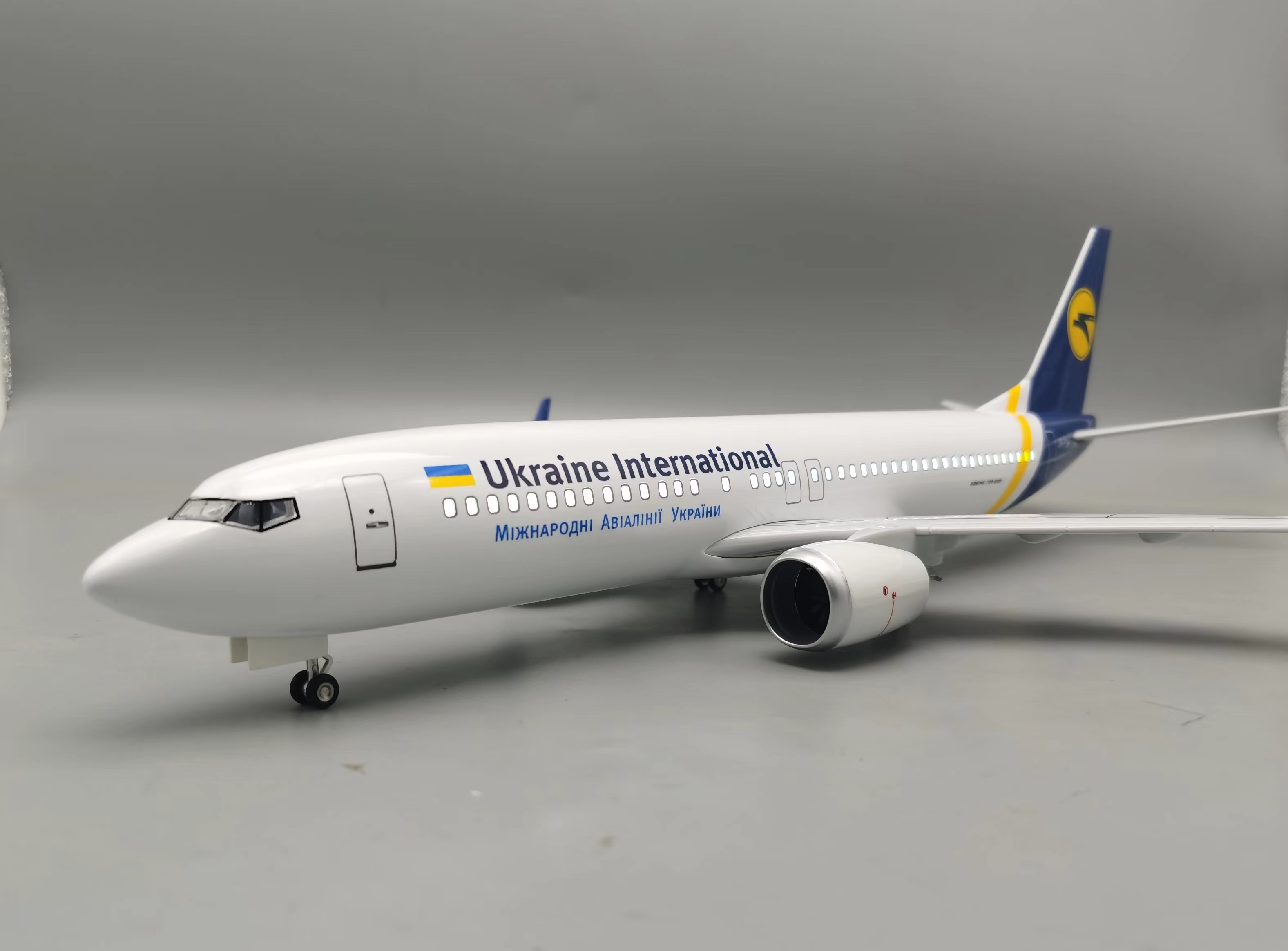47cm Airplane Model B737-800 U - огляд і ціна Model Kit Ukraine