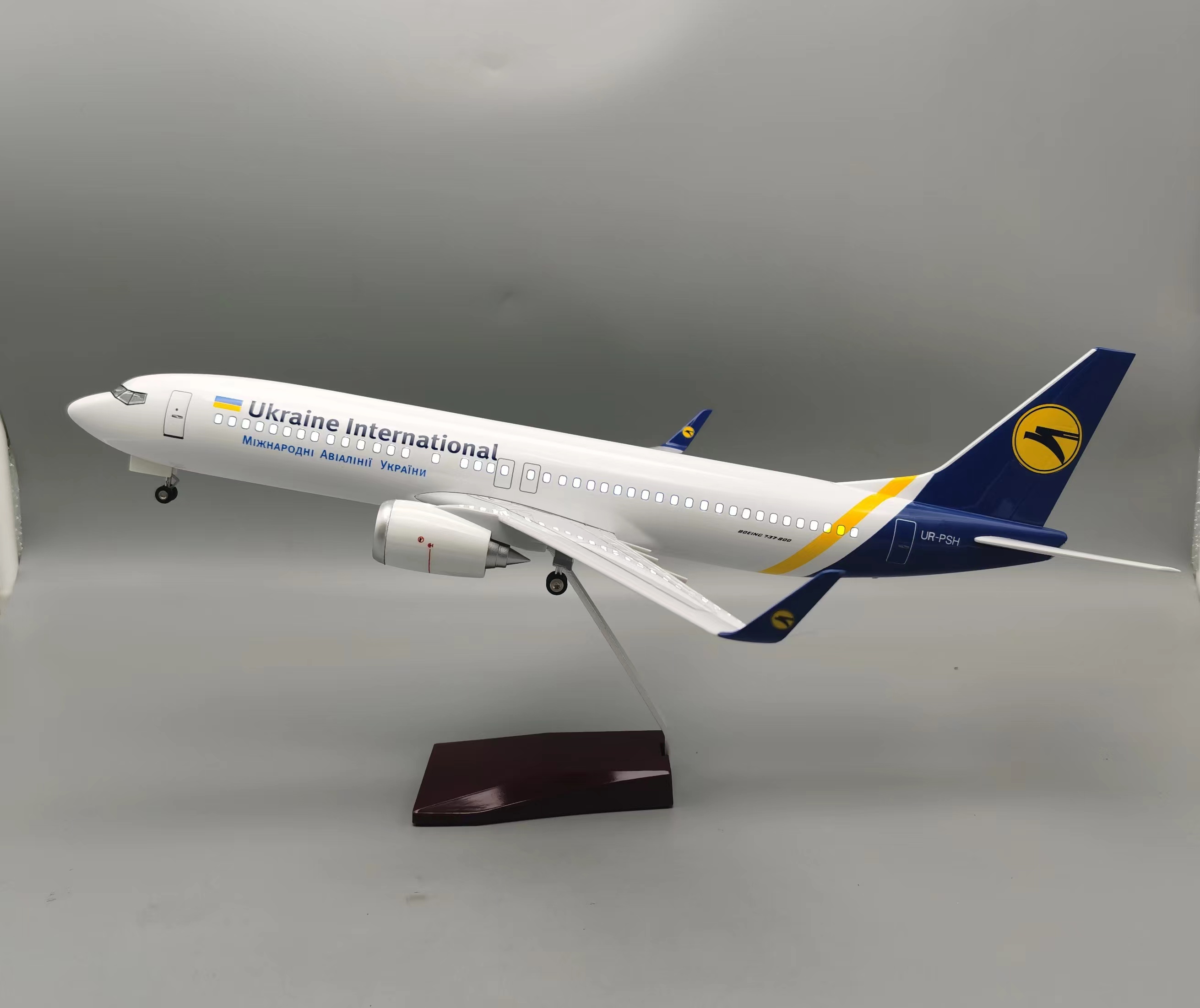 47cm Ukraine B737-800 Die-cast - огляд і ціна Model Kit Ukraine