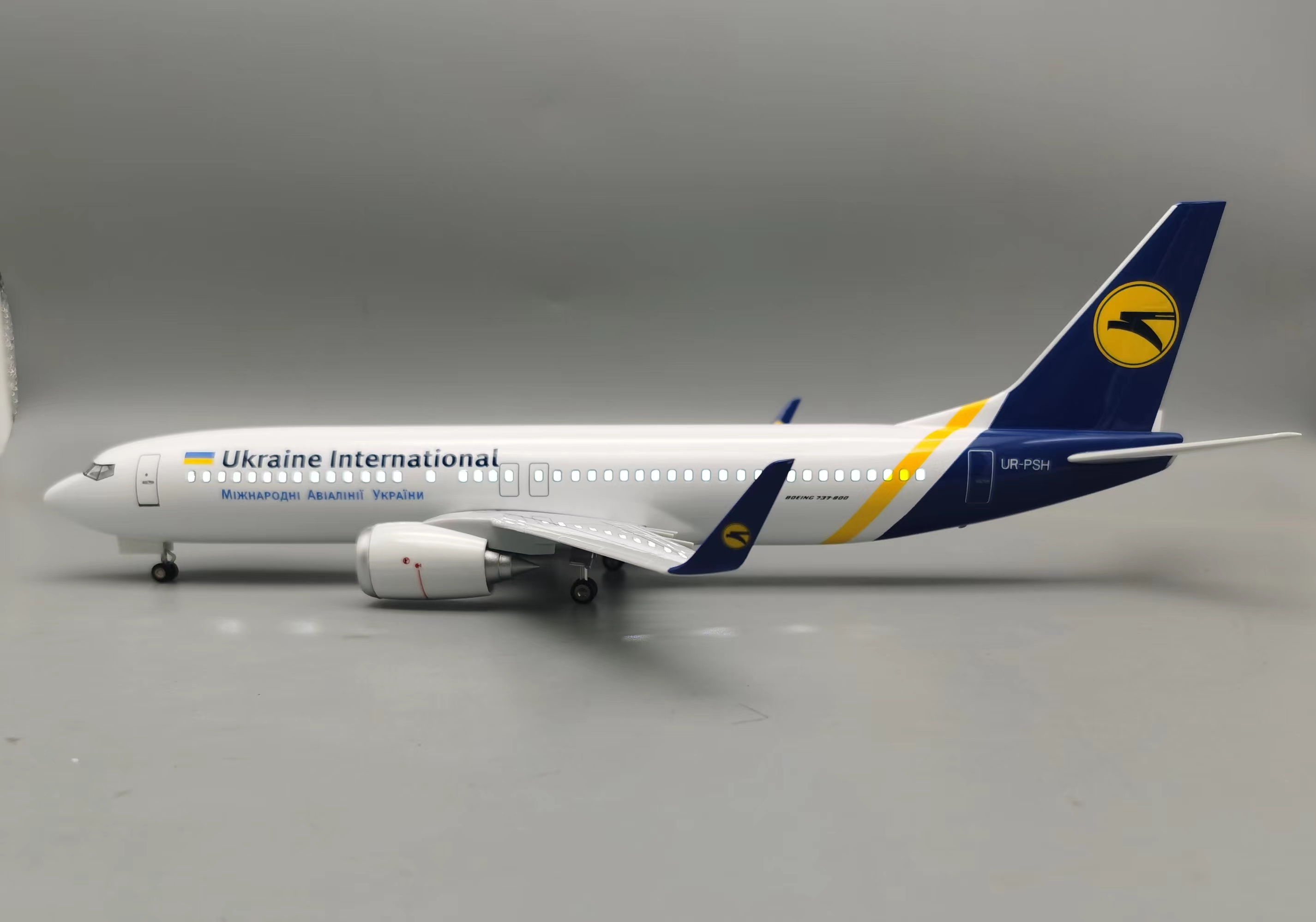 47cm Ukraine B737-800 Die-cast - огляд і ціна Model Kit Ukraine