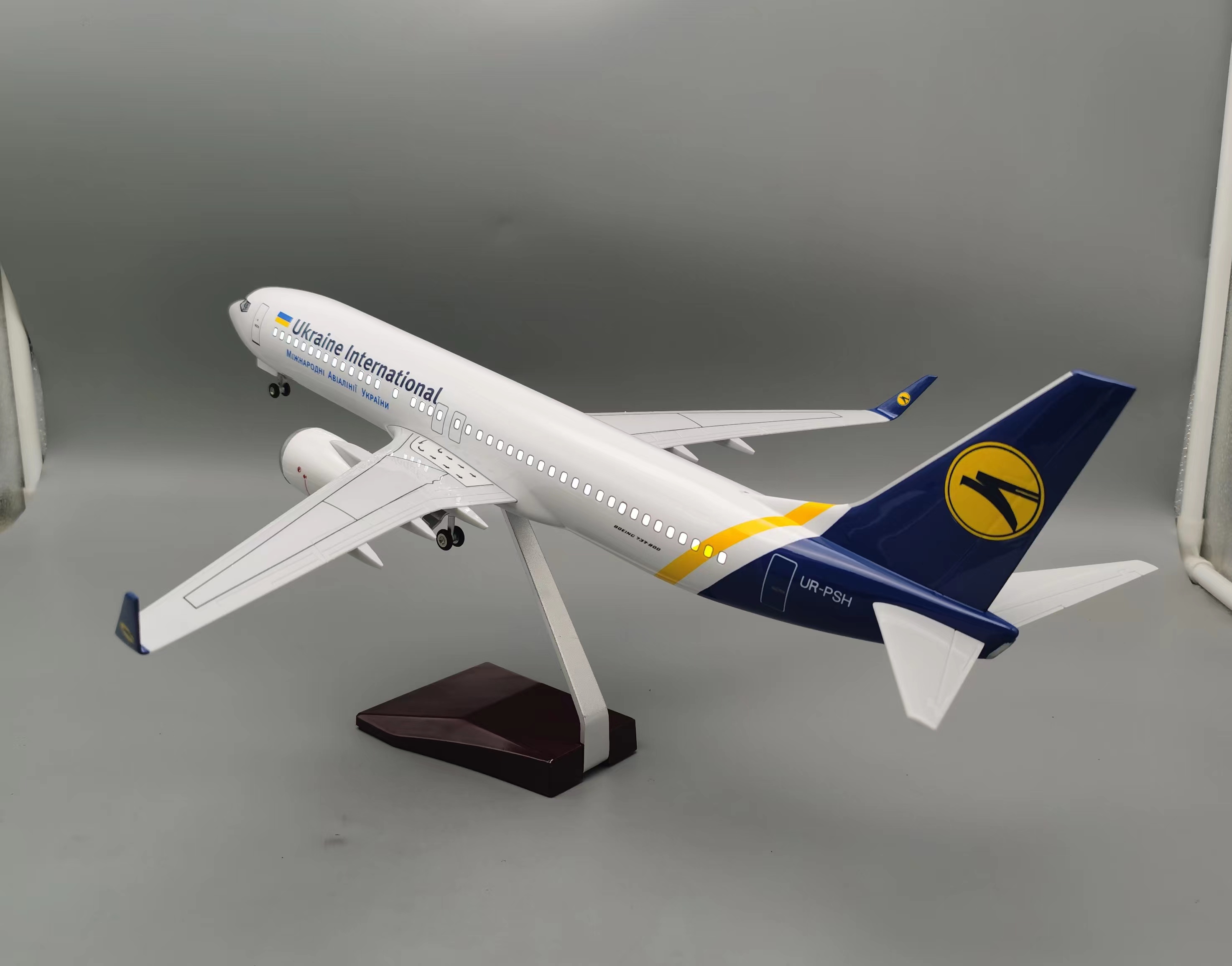 47cm Ukraine B737-800 Die-cast - огляд і ціна Model Kit Ukraine