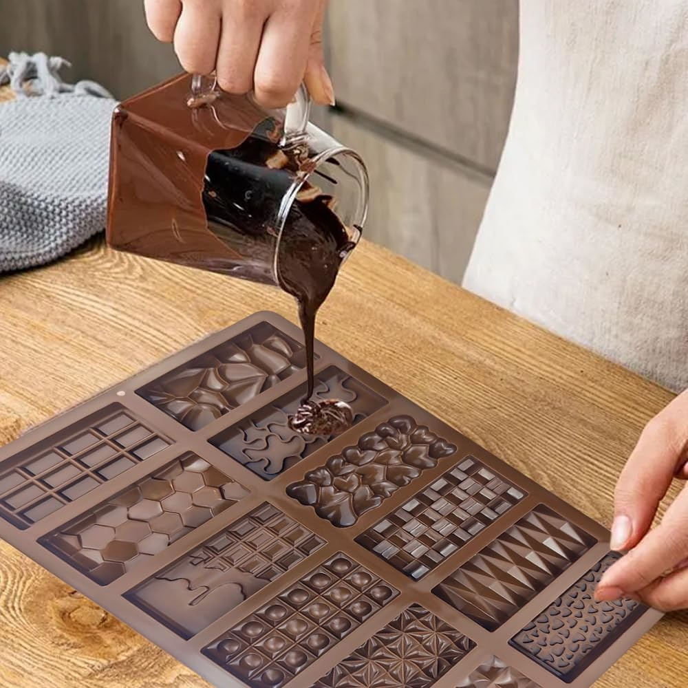 12 In 1 Chocolate Molds Dubai  - огляд і ціна Model Kitchen Set